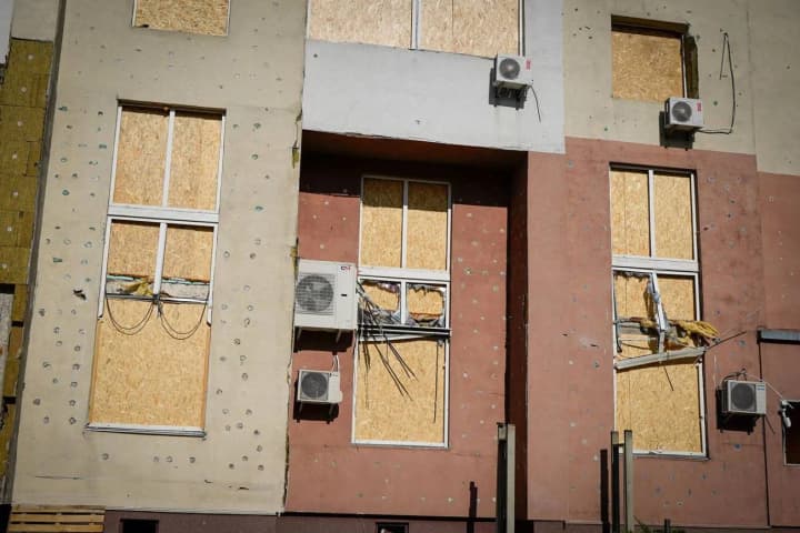 Наслідки атаки на Київ 23 червня: триває відновлення пошкоджених осель у Шевченківському районі