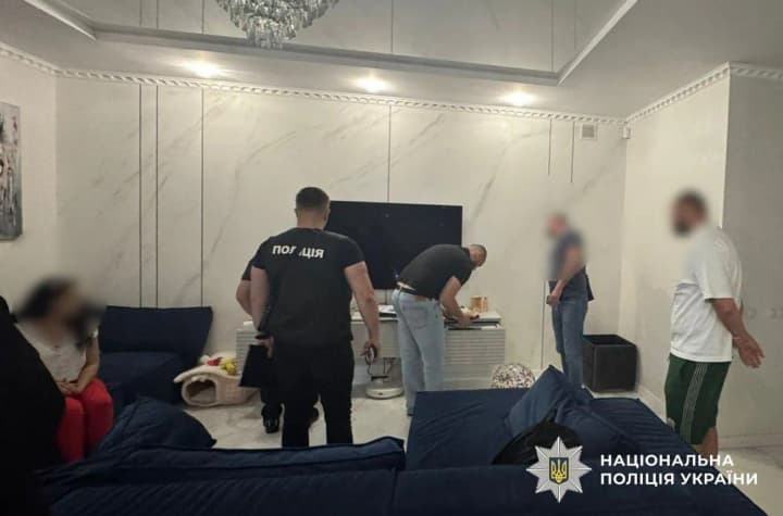 Поліція прийшла з обшуками у справі збору коштів для Гусакова: що відомо