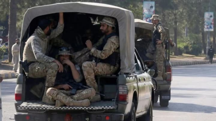 In Pakistan, a suicide bomber in a car bomb drove into a military convoy, there are casualties