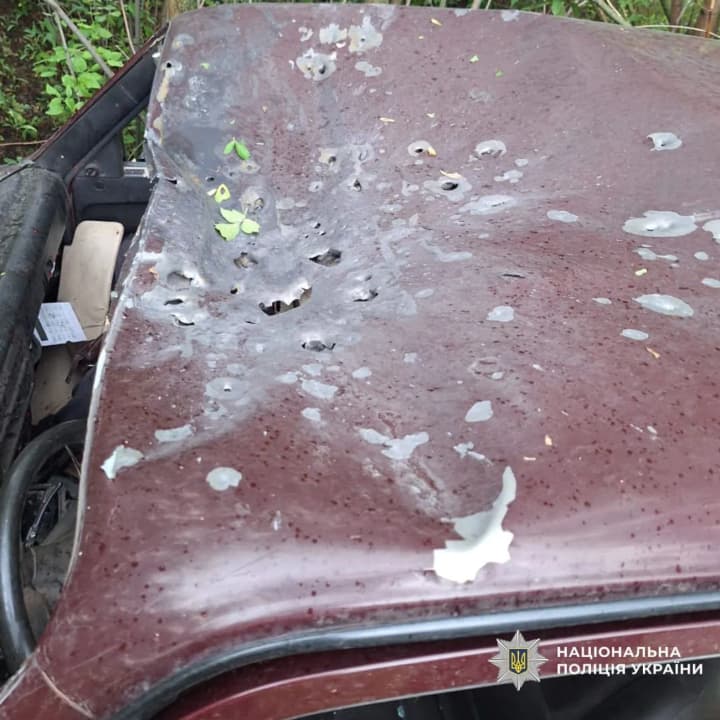 Дрон вразив цивільний автомобіль у Харківській області: загинула людина, є поранений