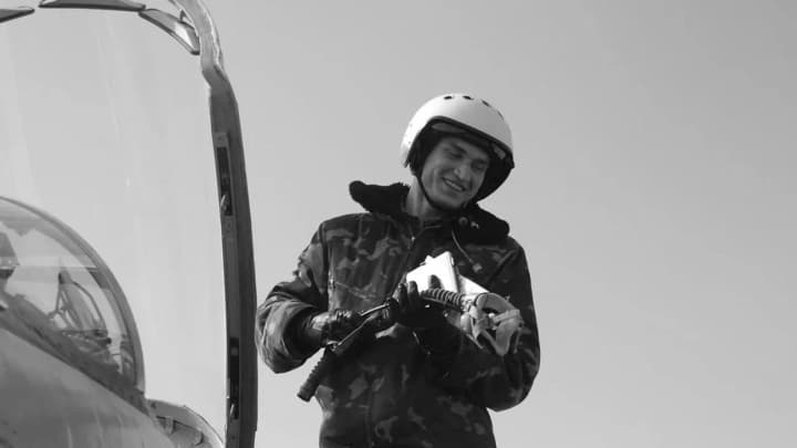 Зеленский посмертно присвоил пилоту Максиму Устименко звание Героя Украины: детали указа