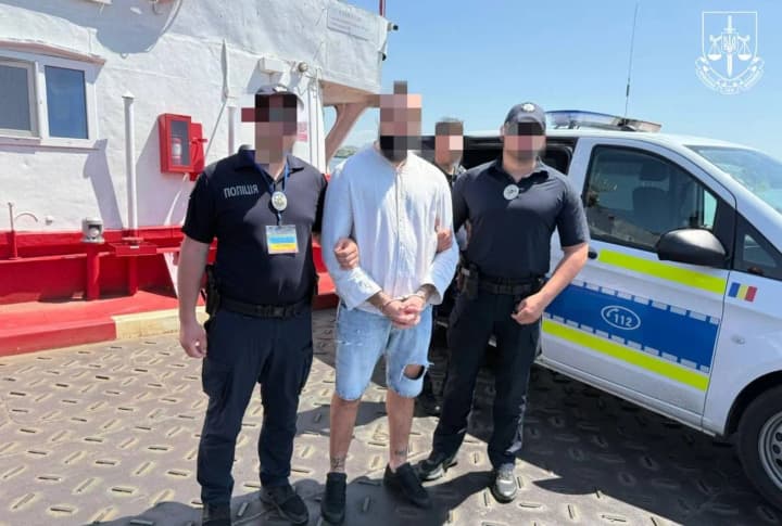 Из Румынии экстрадировали подозреваемого в организации группы серийных поджигателей