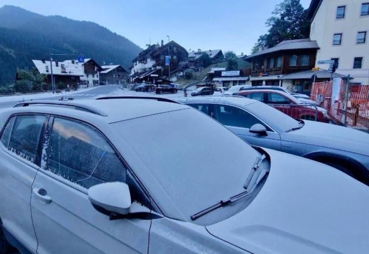 Massive landslide turned Italian town into dust cloud