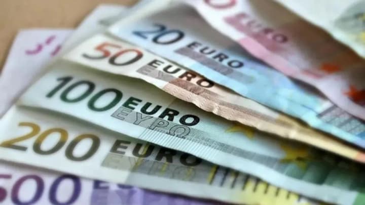 The exchange rate broke new records again: tomorrow, 48.98 hryvnias will be asked for a euro