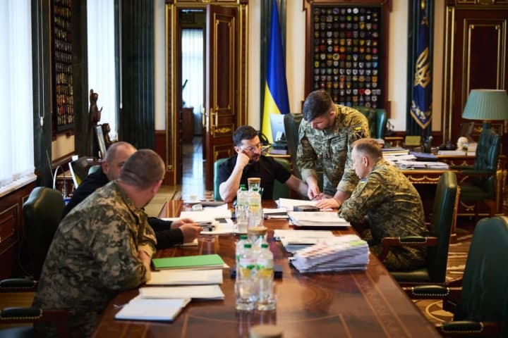 Situation in Sumy region and Pokrovsk direction: Zelenskyy held a detailed meeting with military and Umerov