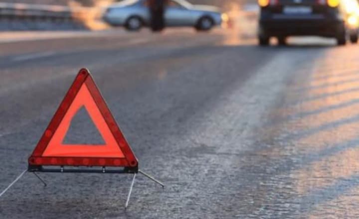 російська військова вантажівка під москвою вбила двох людей у ДТП