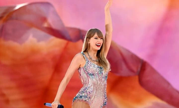 Taylor Swift buys a giant friendship bracelet from New Orleans Eras Tour for $13K