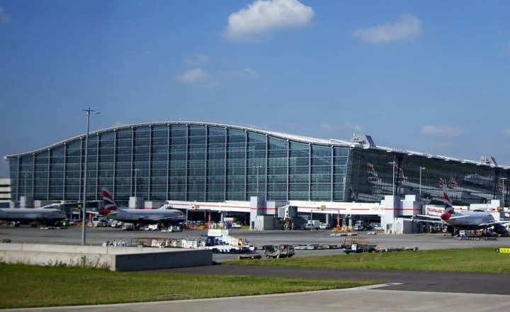 Пожежу у аеропорту Гітроу спричинили збої в електромережі