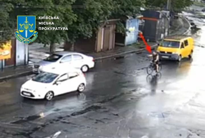 Стрелял в машину волонтерки: прокуратура сообщила мужчине о подозрении