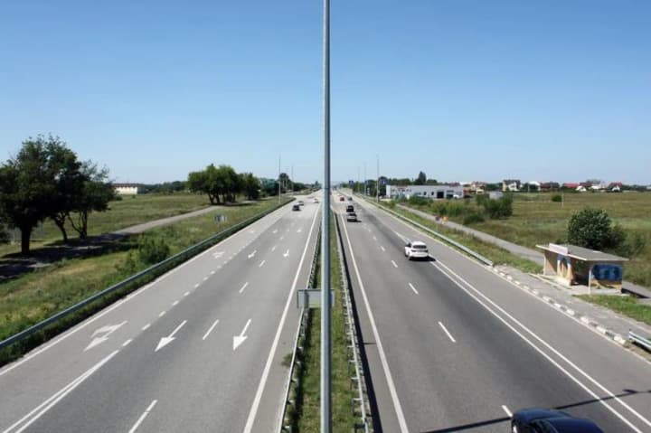 Ukrnafta gas station was insignificantly damaged by explosions on the M06 highway and continues to operate as usual