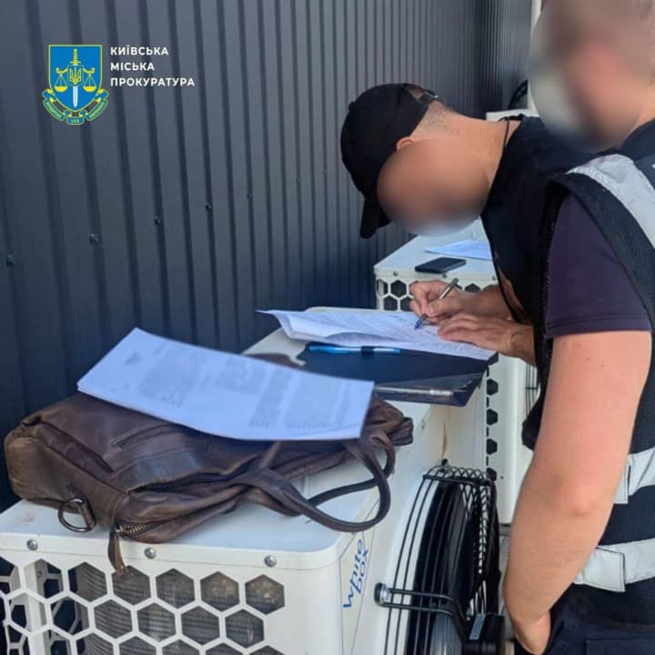 Присвоили более 3,6 млн грн во время ремонта Пенсионного Фонда в Киеве: разоблачена организованная группа с участием должностных лиц учреждения