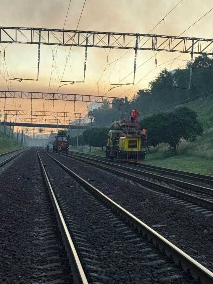 В результате российского обстрела Киева повреждена железнодорожная инфраструктура - УЗ