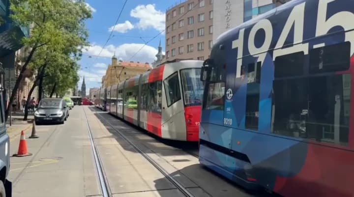 Massive power outage in the Czech Republic: metro lines and trams not working in Prague, people stuck in elevators