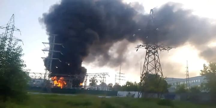 СБС показали відео атаки на потужності з виробництва бойових частин дронів під москвою