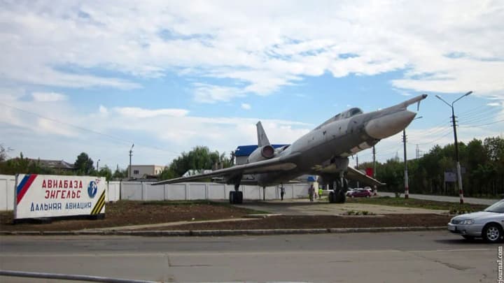 Вибухи у Саратовській області: росіяни повідомляють про атаку БПЛА на військовий аеродром