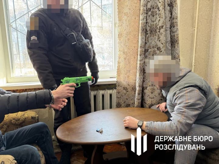 Застрелив колегу з табельної зброї та намагався приховати: у Запоріжжі судитимуть експравоохоронця