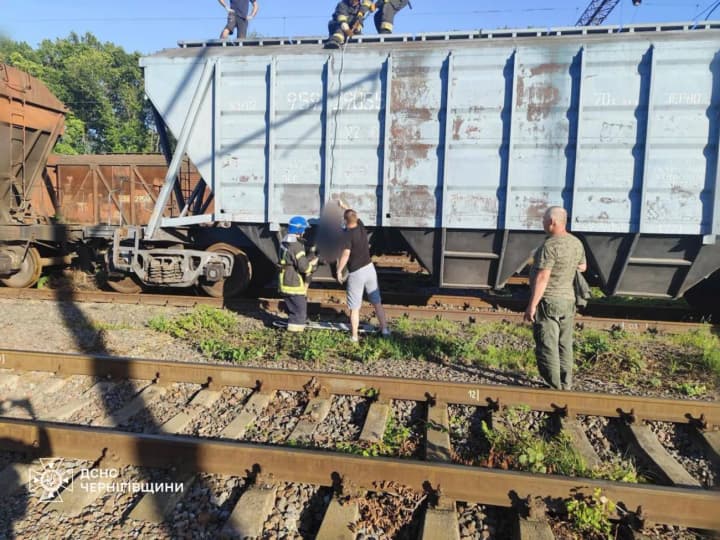 In Nizhyn, a young man died and a girl was injured due to electric shock at the railway station
