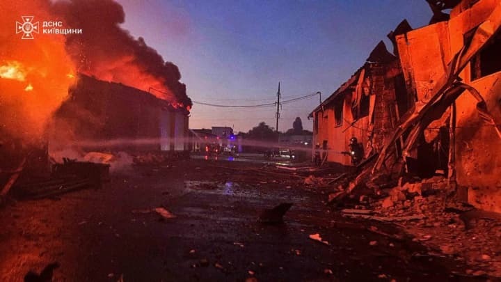 Ворожа атака на Київщину: в ДСНС показали руйнівні наслідки