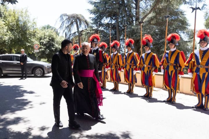 Пропозиція зустрічей лідерів у Ватикані для зупинки агресії рф та задля миру залишається можливою - Зеленський