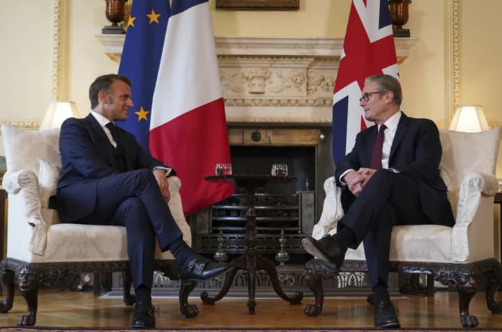 Стармер і Макрон домовилися про "новий стримувальний захід" проти переправи нелегалів човнами