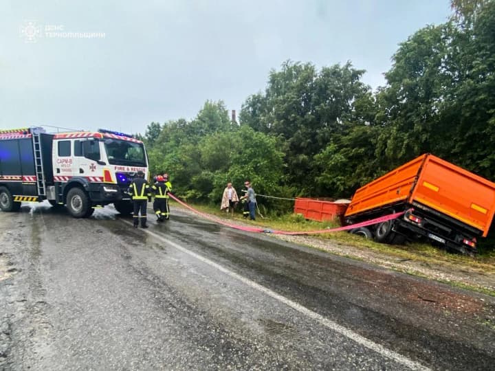 Четверо загиблих у ДТП на Тернопільщині: зіткнулися легковик та вантажівка
