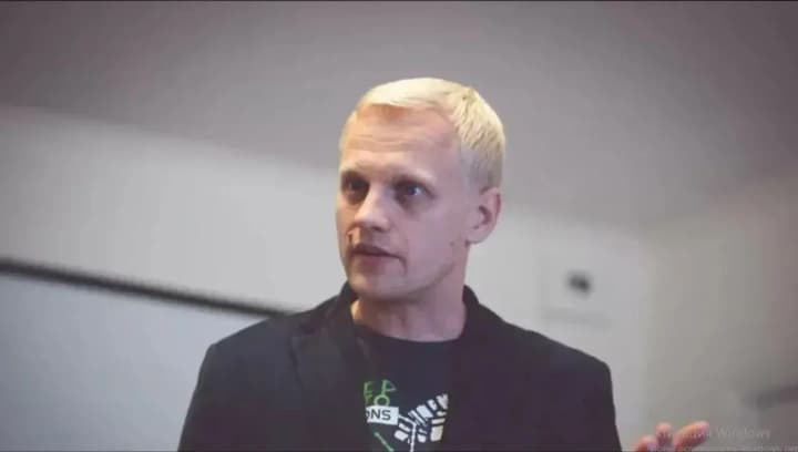 Активісту Шабуніну вручено підозру за ухилення від військової служби та шахрайство