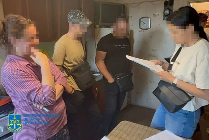 Разворовали почти 7 млн грн на ремонте укрытий в школах Днепропетровской области: подозрения должностному лицу и инженеру