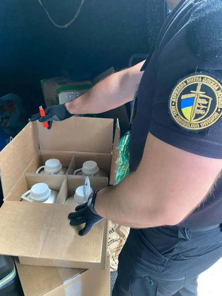 A man from Prykarpattia tried to smuggle 205 kg of perfume concentrates worth UAH 800,000