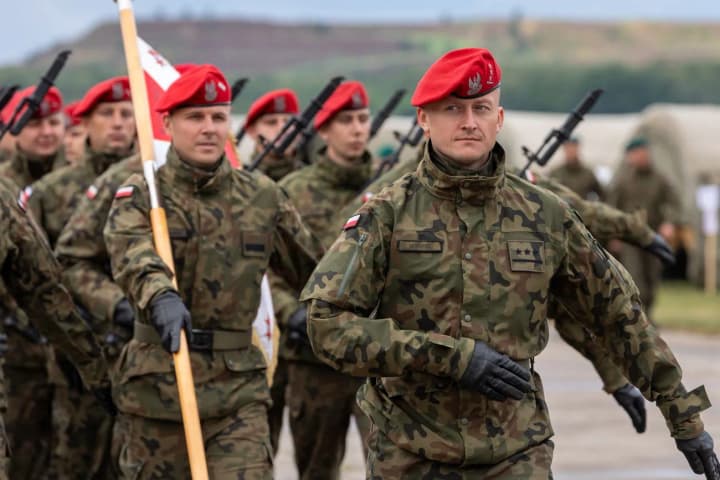 Міністерство оборони Польщі викликає 235 тисяч громадян на ВЛК - ЗМІ