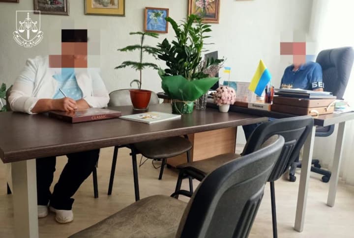 Привласнили мільйони бюджетних коштів на допомогу тяжкохворим пацієнтам: прокурори перевіряють причетність посадовців МОЗ та НСЗУ