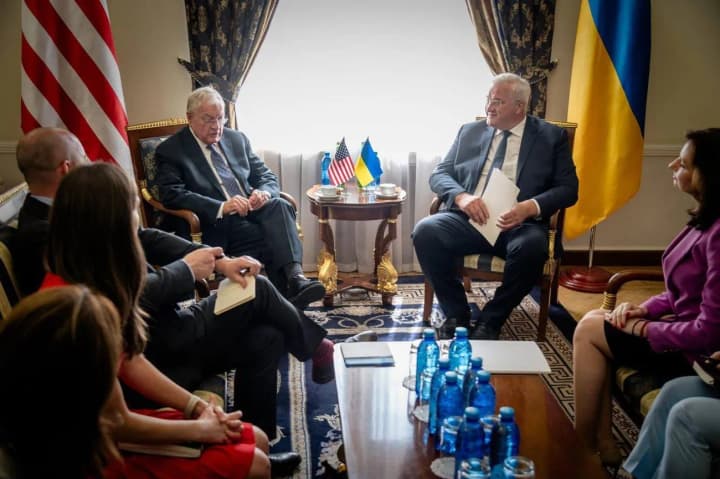 Сибига и Келлог обсудили расширение сотрудничества в области обороны