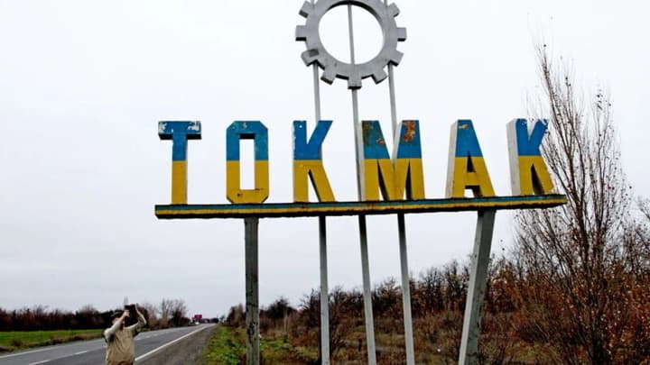 В оккупированном Токмаке взлетел на воздух УАЗ с российскими операторами дронов, двое уничтожены - ГУР