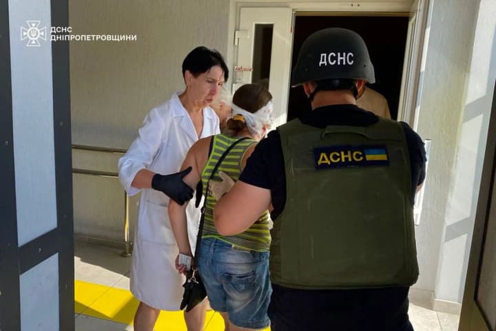 Жінка загинула, п'ятеро поранених через ранковий удар рф по Нікополю