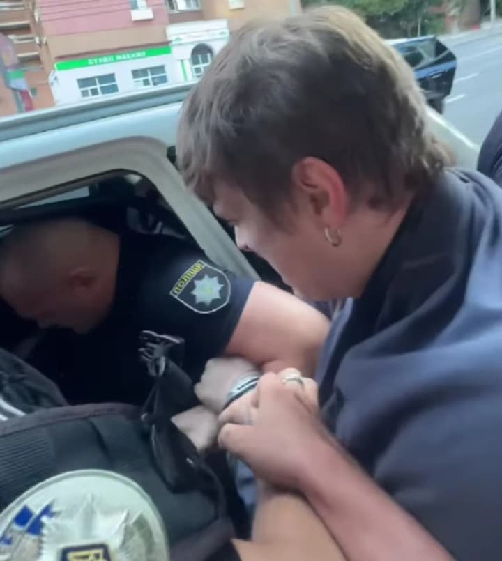 Начальник полиции Киева инициировал служебное расследование после громкого задержания мужа блогерши в центре столицы