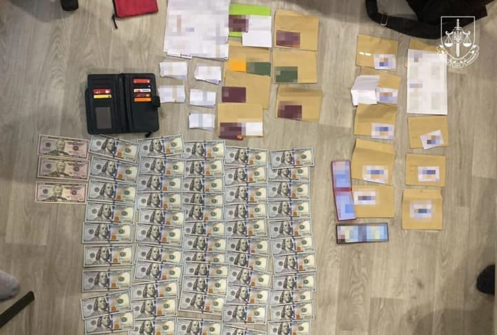 Фіктивне бронювання та розкрадання в комунальних підприємствах Одеси: провели понад 50 обшуків, є затримані