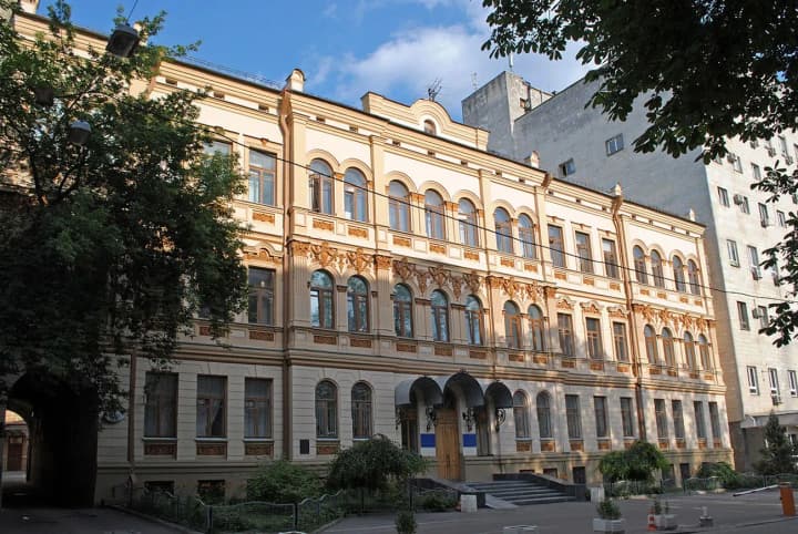 Мінкульт надав статусу критично важливих компанії Вакарчука, Підпільному стендапу та "1+1"