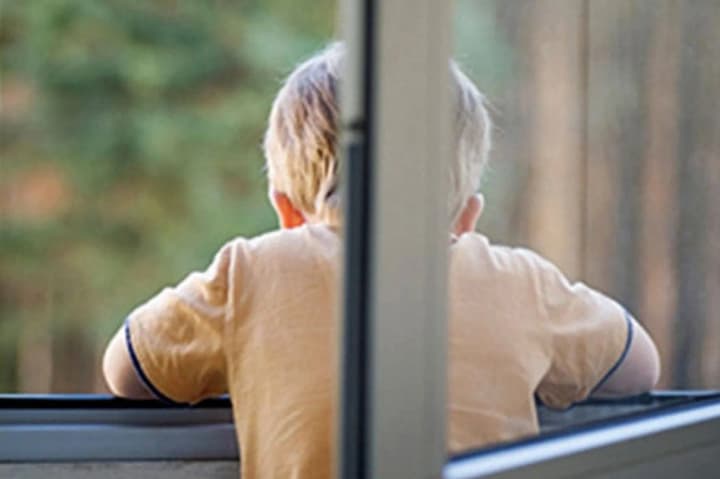 In Chernihiv, a three-year-old boy fell from a window, he was hospitalized