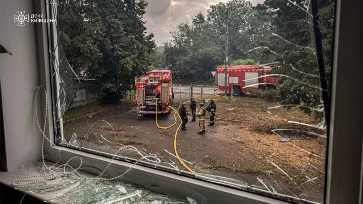 Київщина пережила майже 10-годинну атаку рф: зачепило два райони, сталася масштабна пожежа