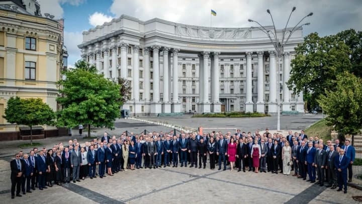Зеленський визначив п'ять пріоритетів для української дипломатії: деталі