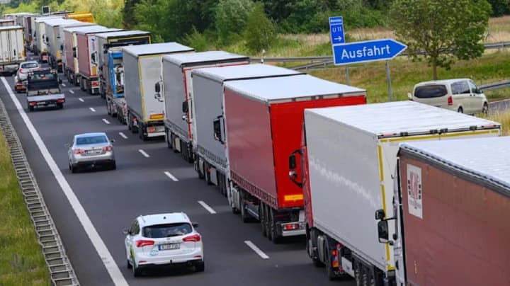 Потенційна війна з рф: Німеччина планує залучити жінок та пенсіонерів до керування вантажівками