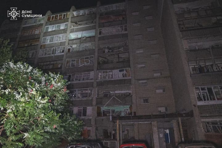 російські авіабомби вразили Суми: рятувальники показали наслідки атаки