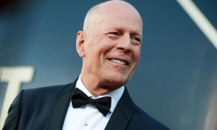 Брюс Вілліс не може говорити, читати та ходити через погіршення стану - ЗМІ