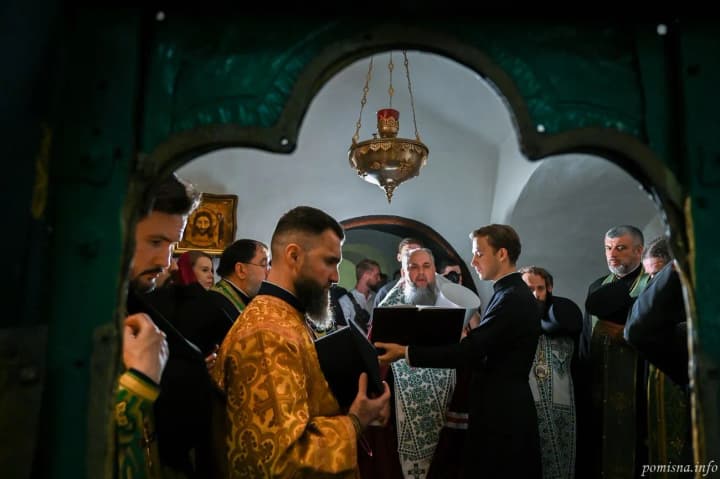 Первое богослужение ПЦУ состоялось в пещерах Киево-Печерской лавры