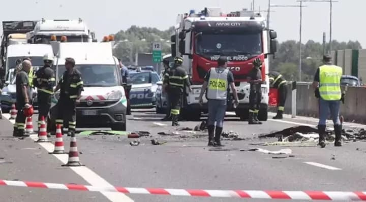 В Італії літак впав на автомагістраль і вибухнув: загинули чоловік і жінка