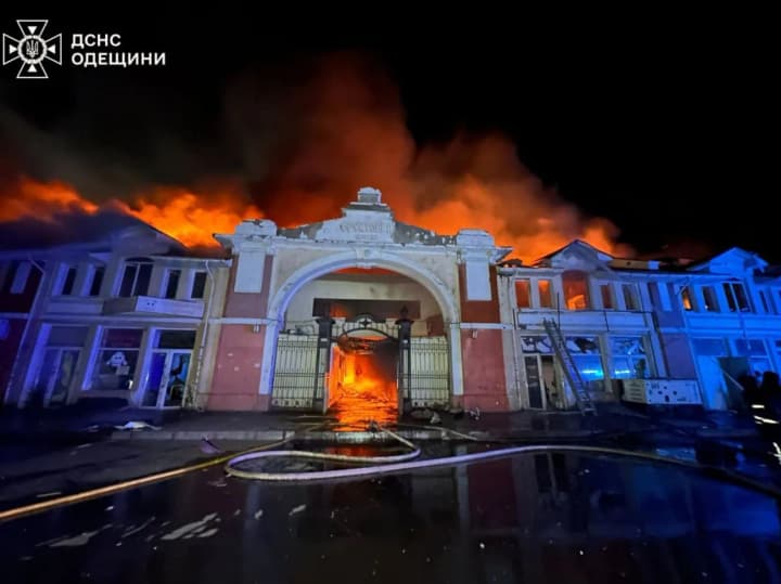 рф атакувала Україну 103 дронами та 4 ракетами після переговорів у Стамбулі - Зеленський