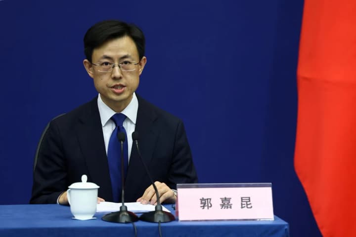 У МЗС Китаю заявили, що треті сторони не повинні впливати на зв’язки Пекіну з москвою