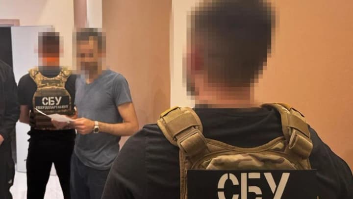 Здійснював злочини впродовж 10 років: правоохоронці України, Франції і ЄС викрили в Києві відомого хакера