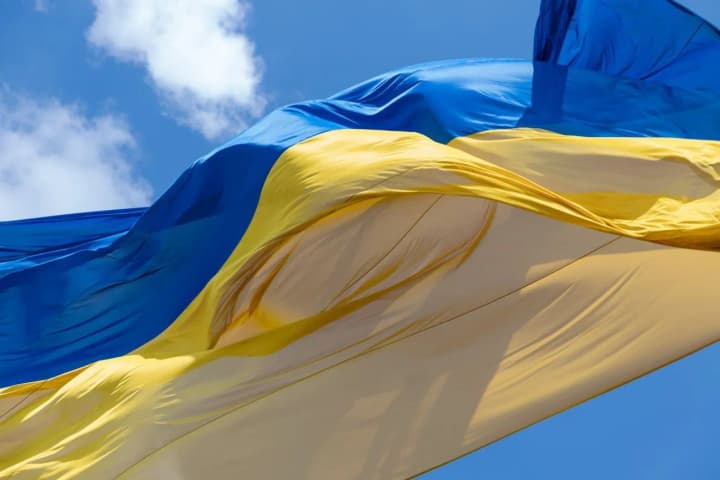 Kyiv's main flag of Ukraine temporarily lowered due to bad weather