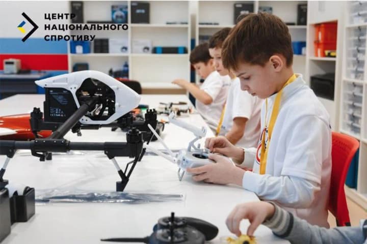 В оккупированном Луганске детей будут учить делать дроны для армии рф - ЦНС