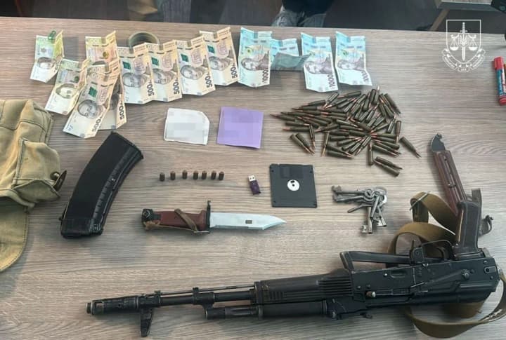 Вимагав 3,5 тис. доларів за зняття з розшуку військовозобов’язаного: затримано посадовця Київського ТЦК